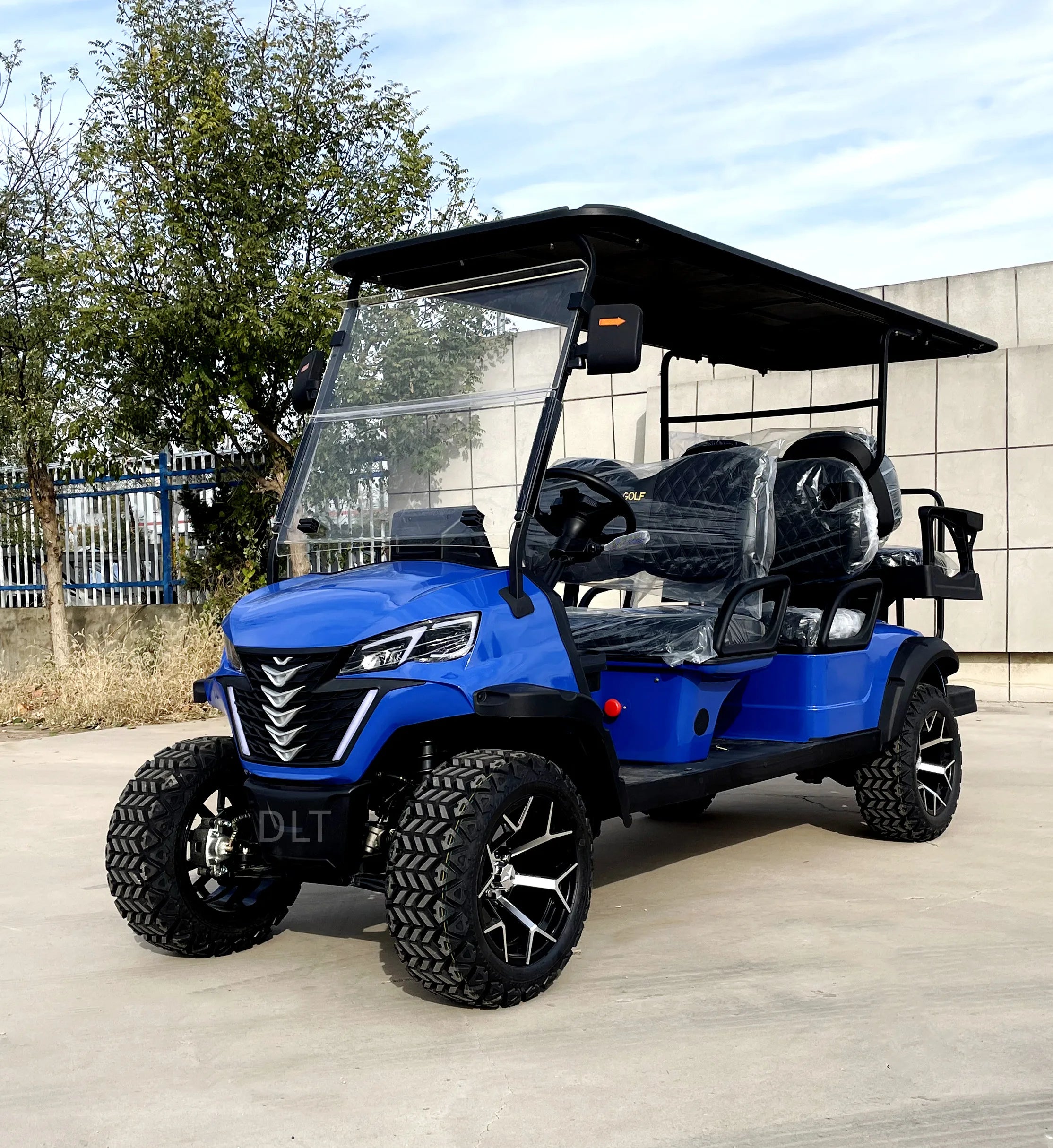 New 4 Seats China Factory Custom Club Hunting Car Battery Operated Golf Carts Carbon Fiber Dashboard Electric Golf Buggy